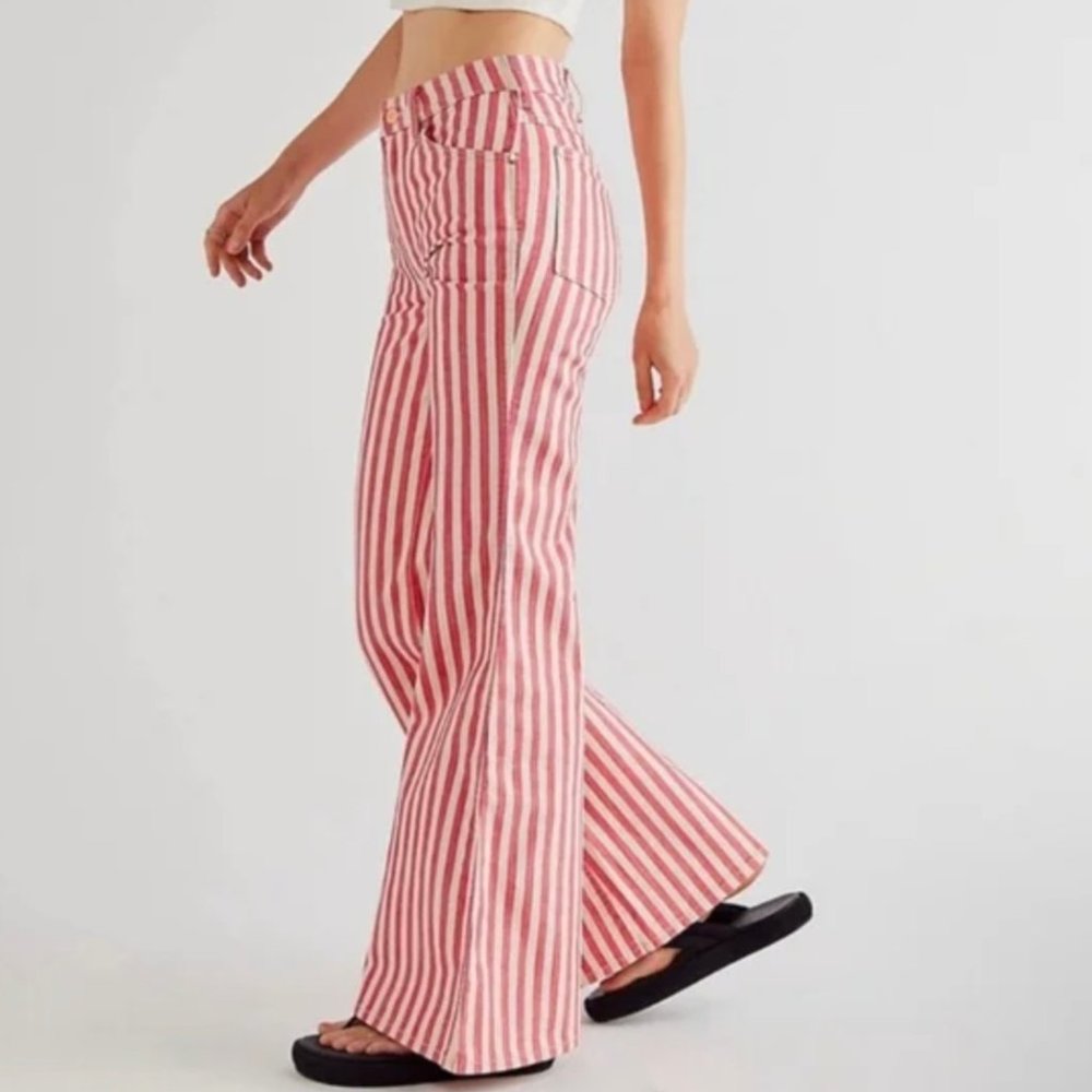 Wrangler Wanderer 622 High Rise Flare Jeans in Raspberry Ripple - Picture 4 of 7